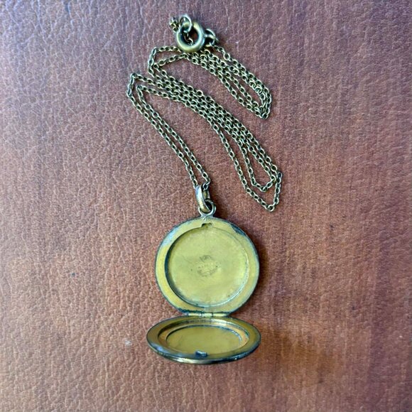 Vintage Bates and Bacon Gold Fill Locket Necklace Engraved Monogram GN Initials - Picture 7 of 10